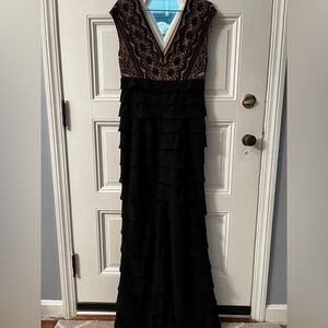 Adrianna Papell Black Scallop Gown Size 10 Long/Formal NWOT